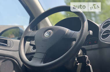 Хэтчбек Volkswagen Golf 2005 в Самборе