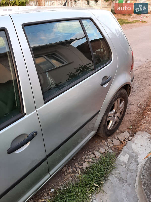 Хетчбек Volkswagen Golf 2002 в Вінниці