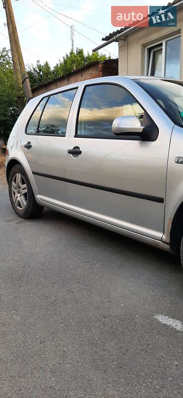 Хетчбек Volkswagen Golf 2002 в Вінниці