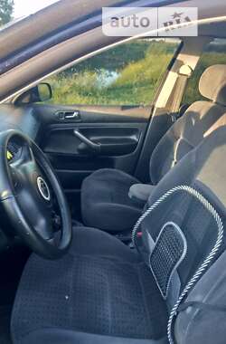 Хетчбек Volkswagen Golf 1999 в 