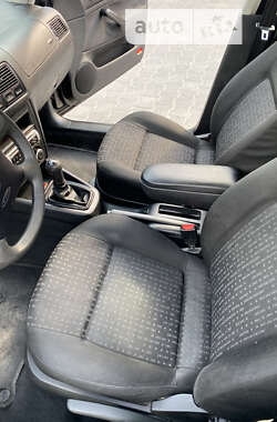 Универсал Volkswagen Golf 2001 в 