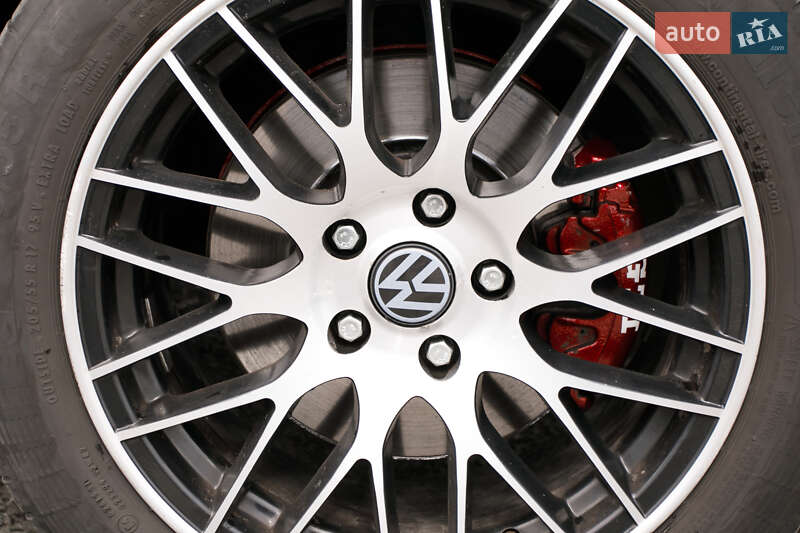 Хетчбек Volkswagen Golf 2012 в Чернівцях