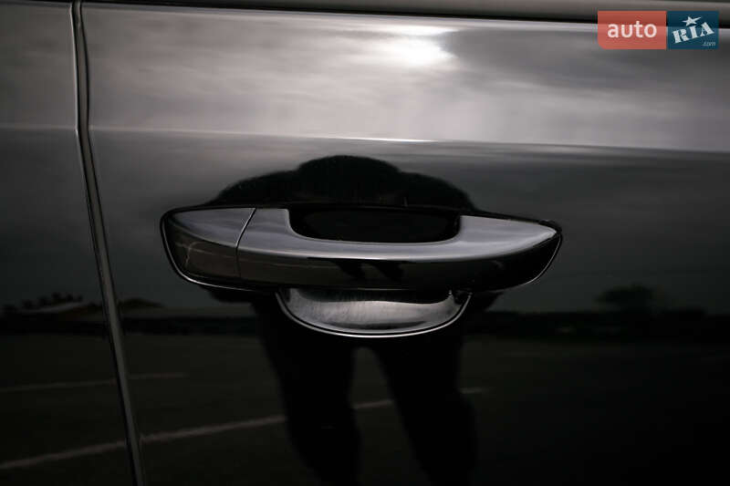 Хетчбек Volkswagen Golf 2012 в Чернівцях