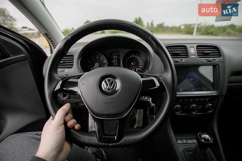 Хетчбек Volkswagen Golf 2012 в Чернівцях
