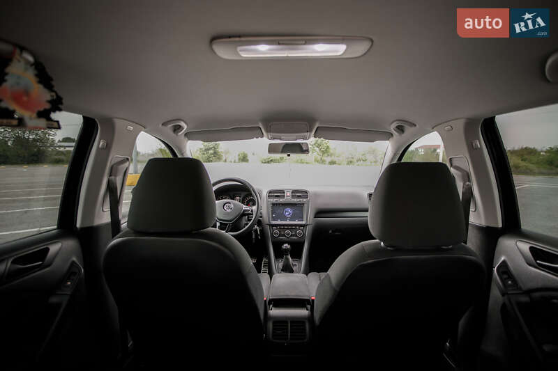 Хетчбек Volkswagen Golf 2012 в Чернівцях