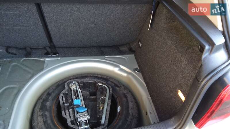 Хетчбек Volkswagen Golf 2001 в Каневі