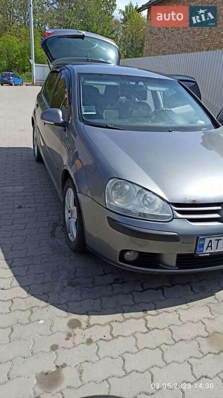 Хетчбек Volkswagen Golf 2005 в Коломиї