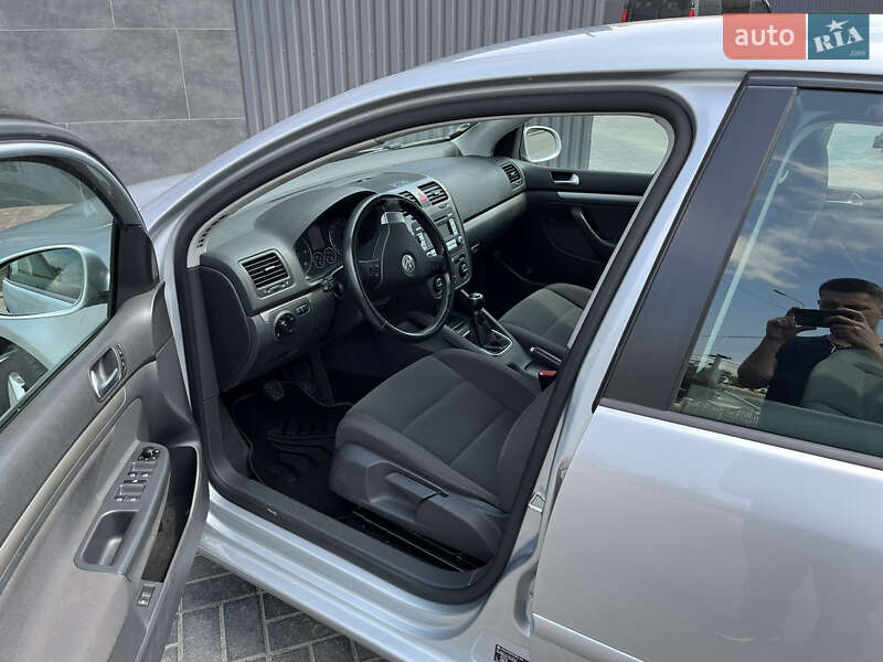 Хэтчбек Volkswagen Golf 2008 в Ровно