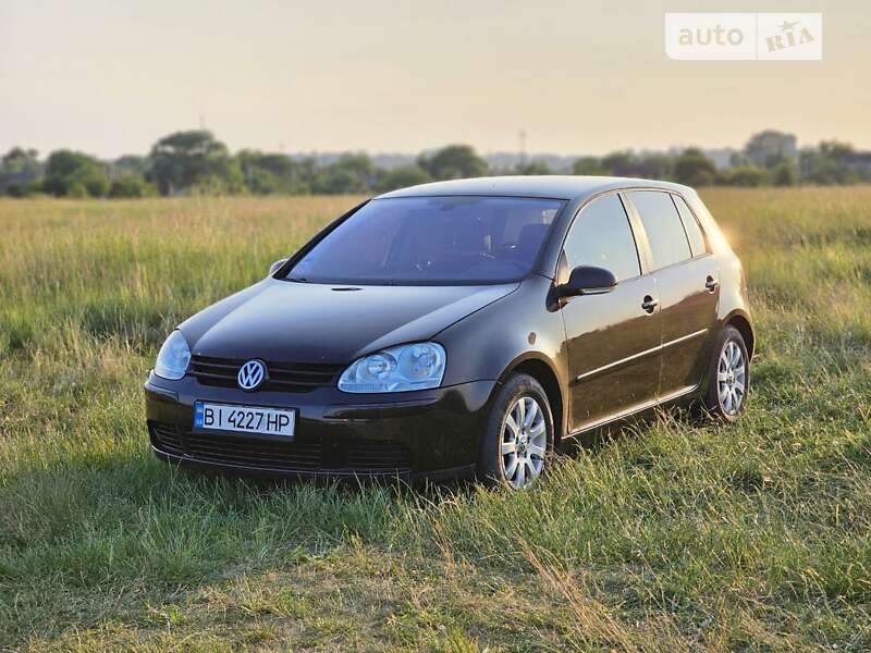 Хэтчбек Volkswagen Golf 2004 в Полтаве