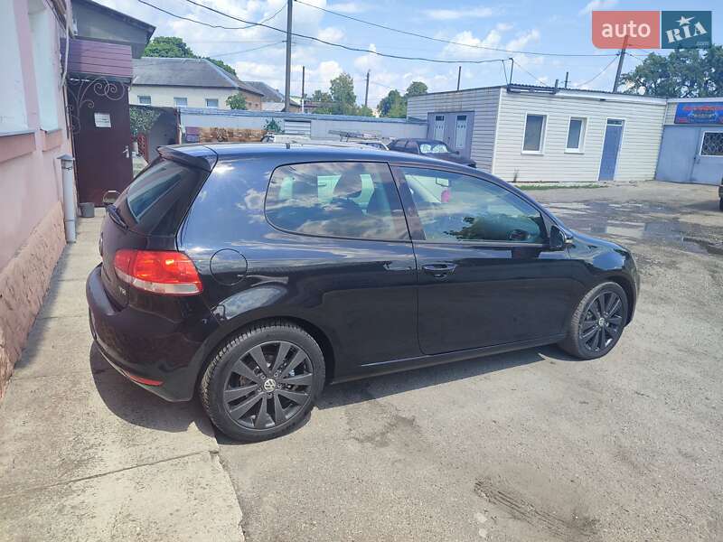 Хетчбек Volkswagen Golf 2010 в Чернівцях