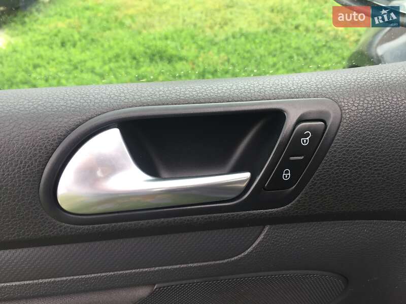 Хетчбек Volkswagen Golf 2008 в Тернополі