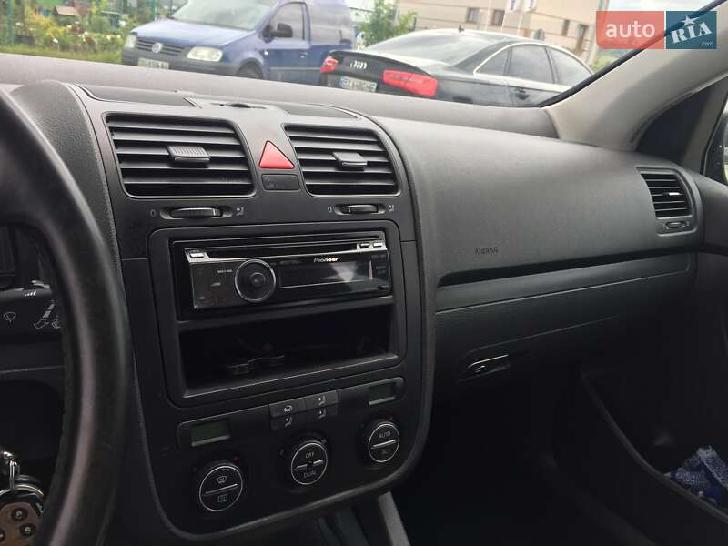 Хетчбек Volkswagen Golf 2008 в Тернополі