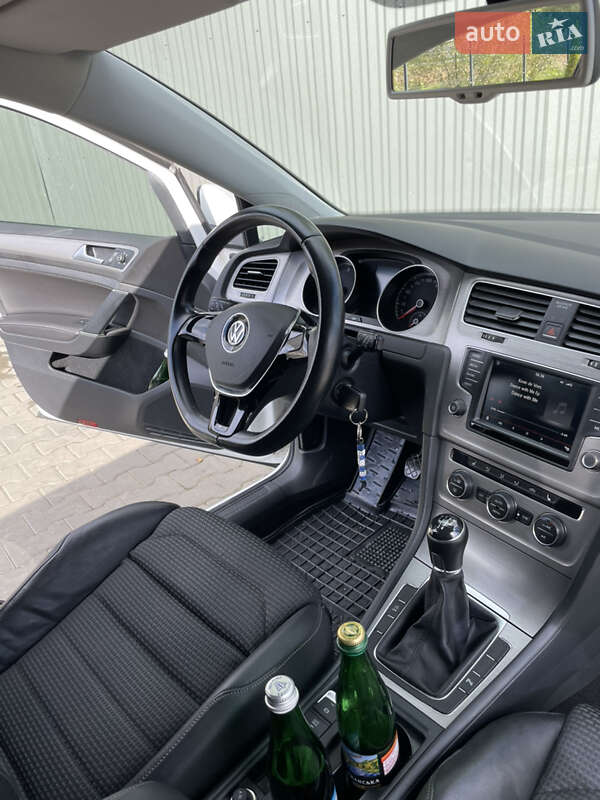 Универсал Volkswagen Golf 2015 в Луцке