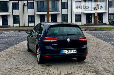 Хэтчбек Volkswagen Golf 2014 в Ровно