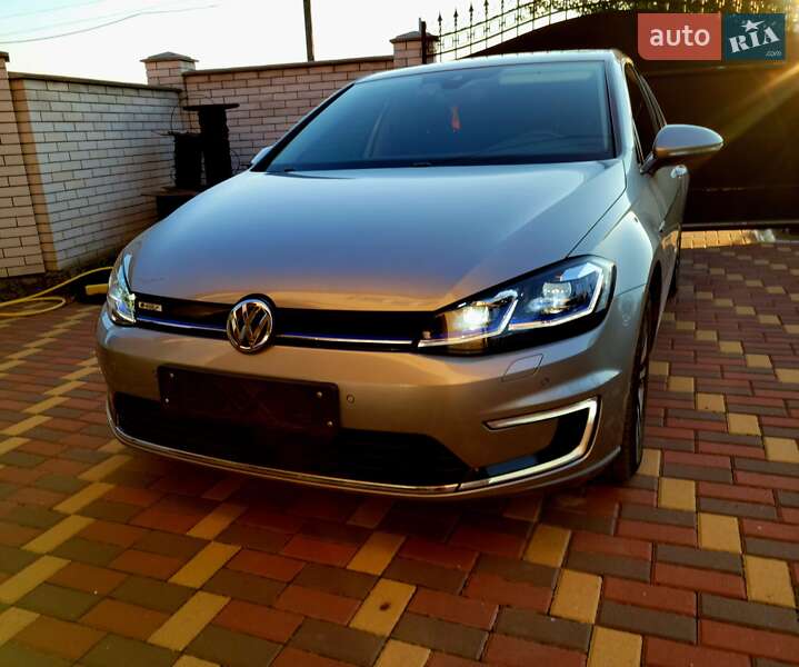 Хэтчбек Volkswagen Golf 2017 в Житомире