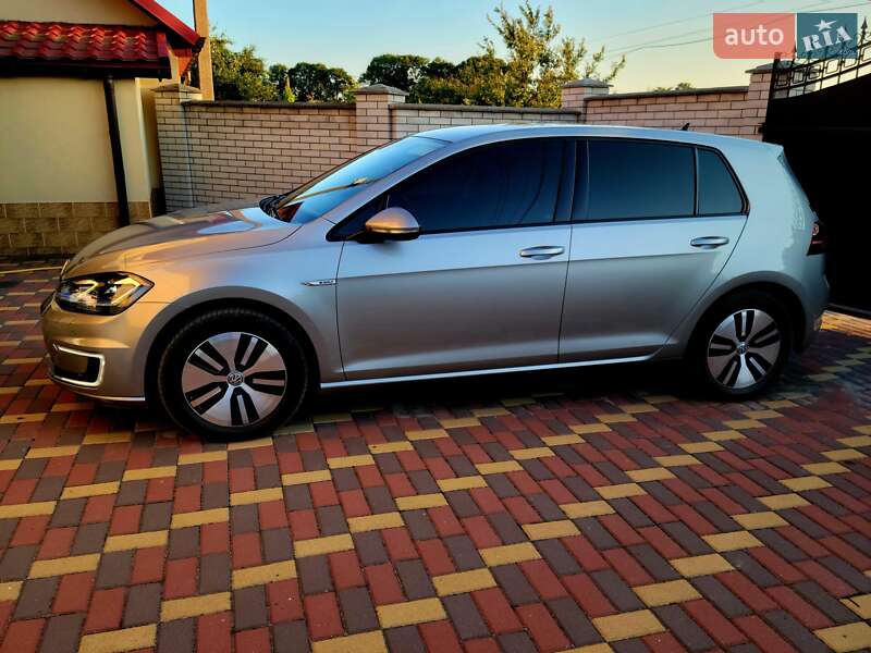 Хэтчбек Volkswagen Golf 2017 в Житомире