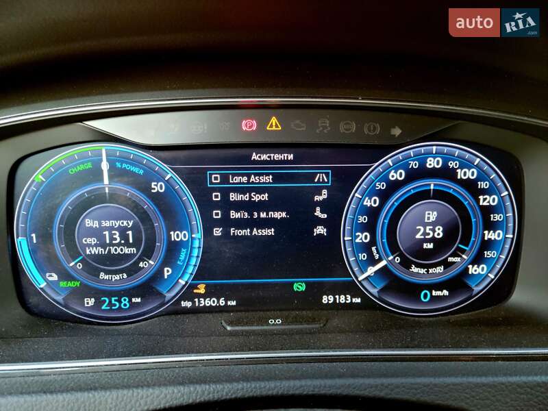 Хэтчбек Volkswagen Golf 2017 в Житомире