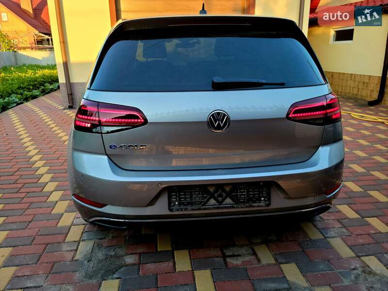 Хэтчбек Volkswagen Golf 2017 в Житомире