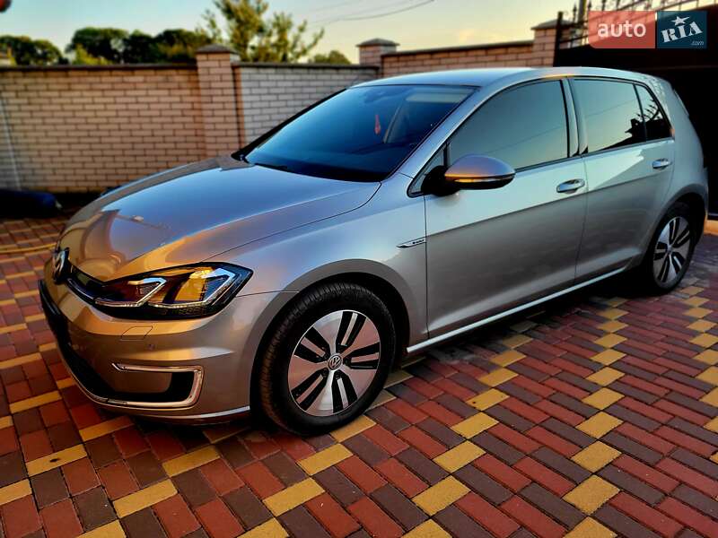 Хэтчбек Volkswagen Golf 2017 в Житомире