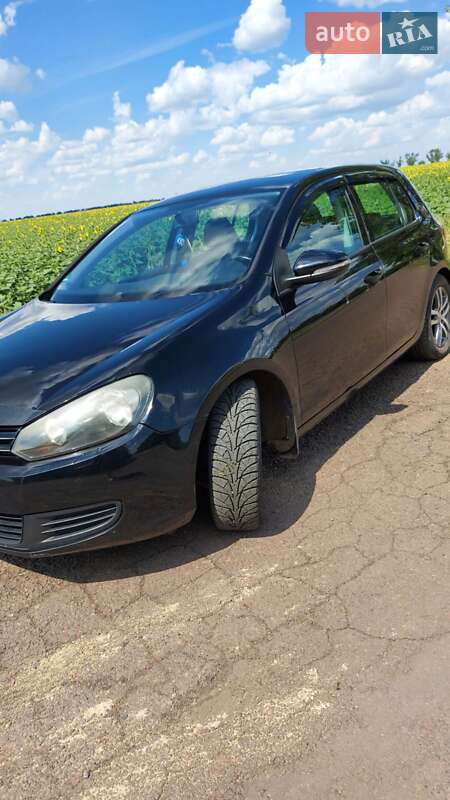 Хэтчбек Volkswagen Golf 2009 в 