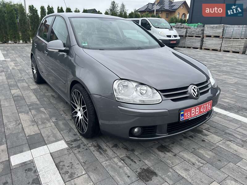 Хетчбек Volkswagen Golf 2006 в 