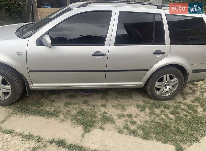Універсал Volkswagen Golf 2001 в Чернівцях