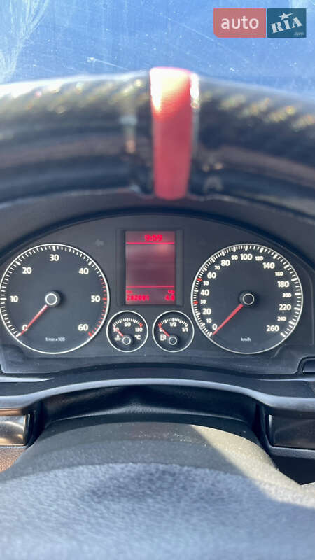 Хэтчбек Volkswagen Golf 2008 в Черновцах