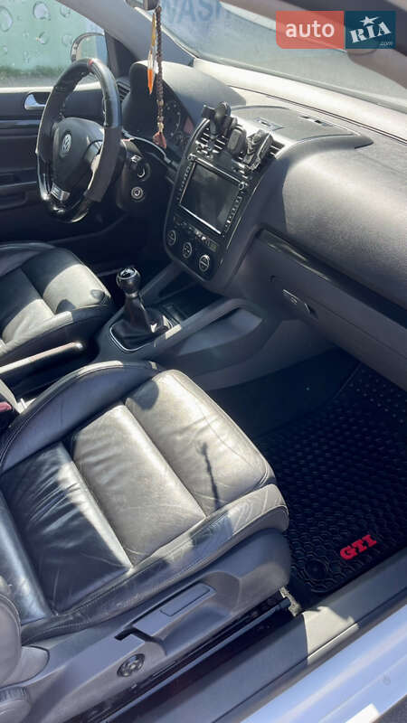 Хэтчбек Volkswagen Golf 2008 в Черновцах