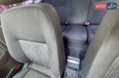 Хэтчбек Volkswagen Golf 2002 в 