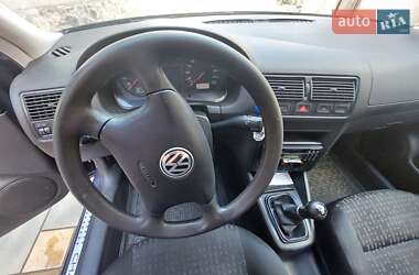 Хэтчбек Volkswagen Golf 2002 в 