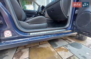Хэтчбек Volkswagen Golf 2002 в 