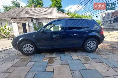 Хэтчбек Volkswagen Golf 2002 в 