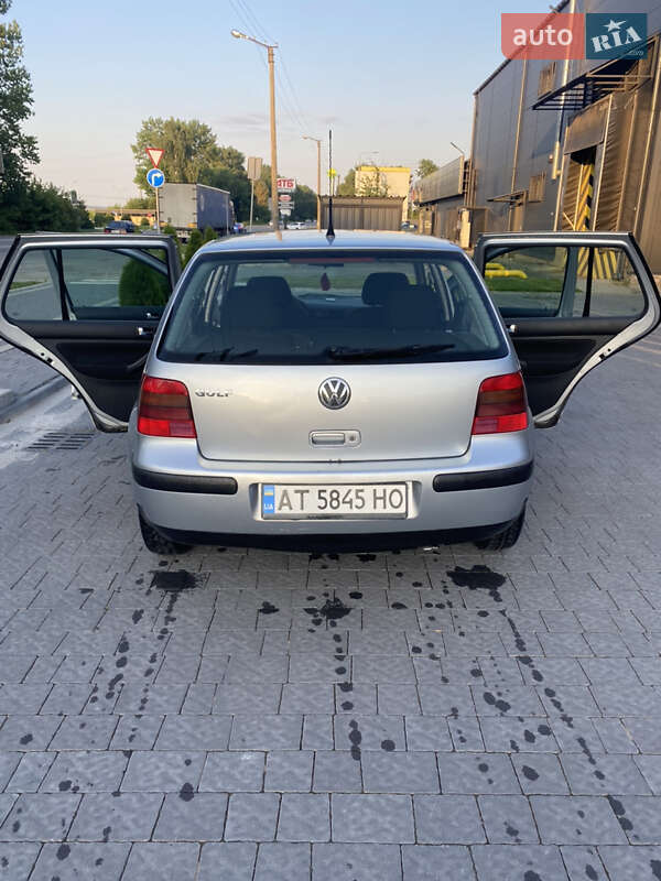 Хэтчбек Volkswagen Golf 2002 в Ивано-Франковске