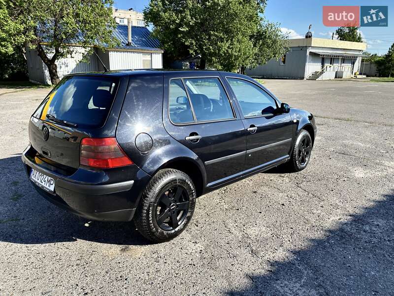 Хэтчбек Volkswagen Golf 2001 в Харькове