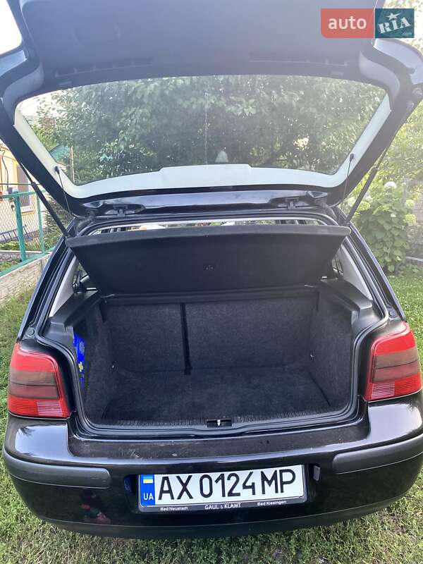 Хэтчбек Volkswagen Golf 2001 в Харькове