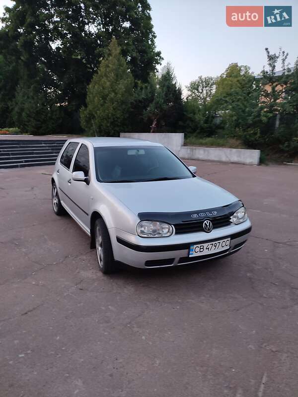 Хетчбек Volkswagen Golf 2002 в Чернігові