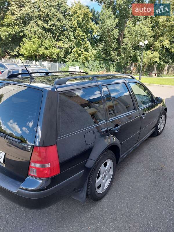Универсал Volkswagen Golf 2004 в Киеве