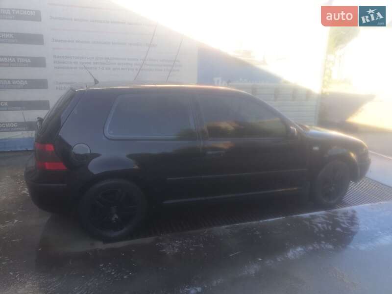 Хэтчбек Volkswagen Golf 2002 в Львове