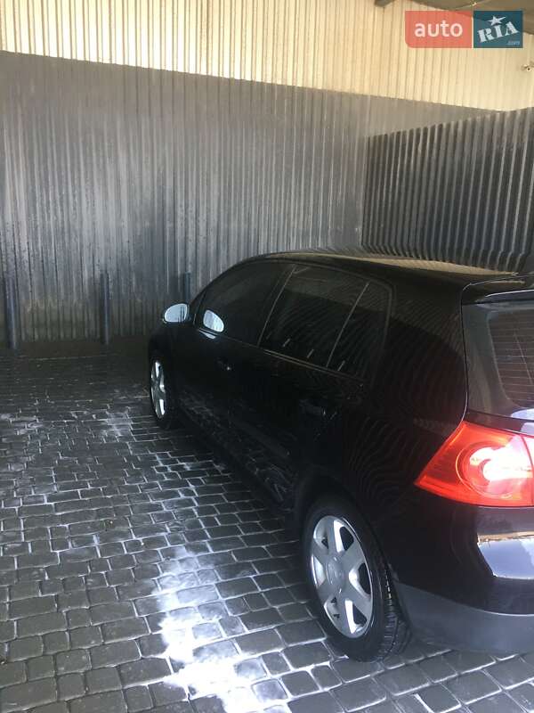 Хэтчбек Volkswagen Golf 2008 в Ужгороде