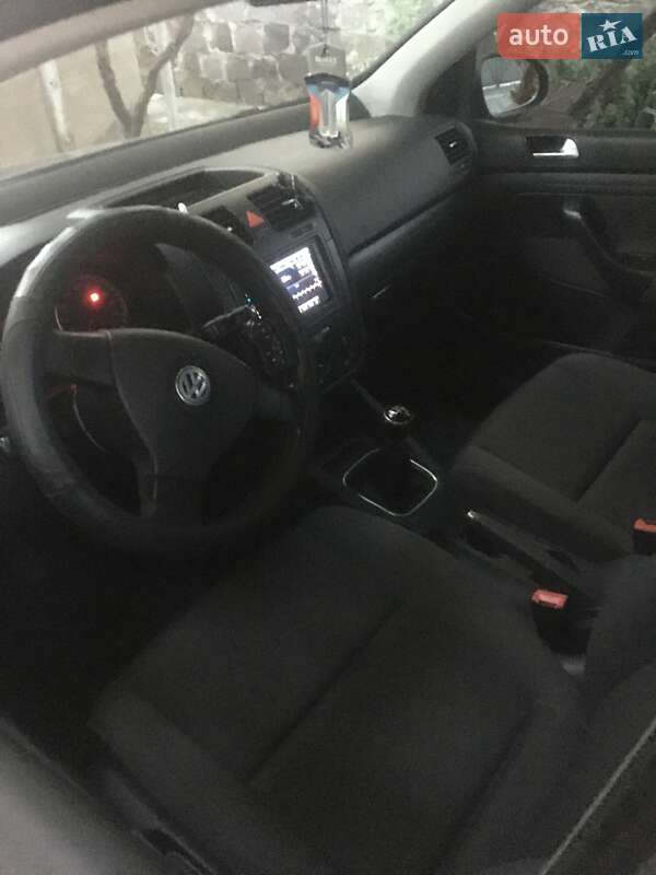 Хэтчбек Volkswagen Golf 2008 в Ужгороде