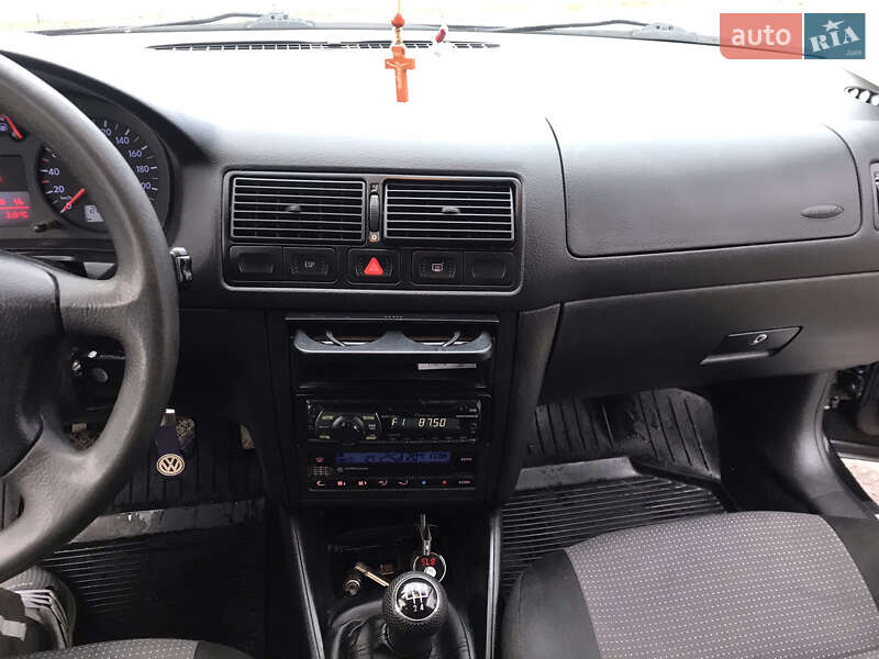 Хетчбек Volkswagen Golf 2002 в Дрогобичі