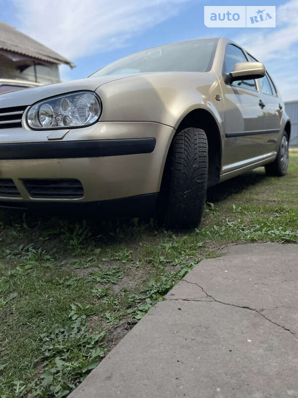 Хэтчбек Volkswagen Golf 2002 в Бучаче