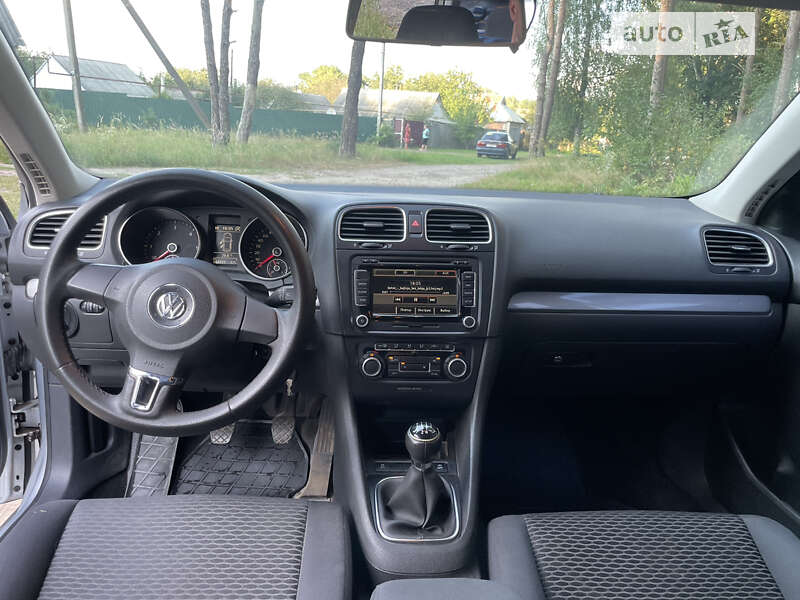 Універсал Volkswagen Golf 2010 в Харкові