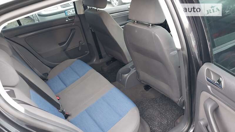 Хэтчбек Volkswagen Golf 2005 в Ходорове