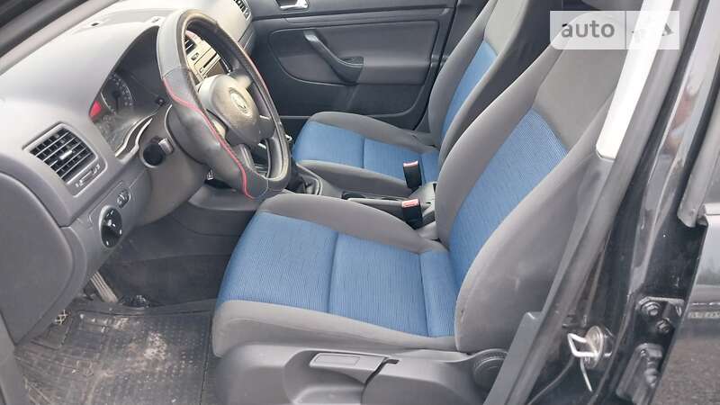 Хэтчбек Volkswagen Golf 2005 в Ходорове