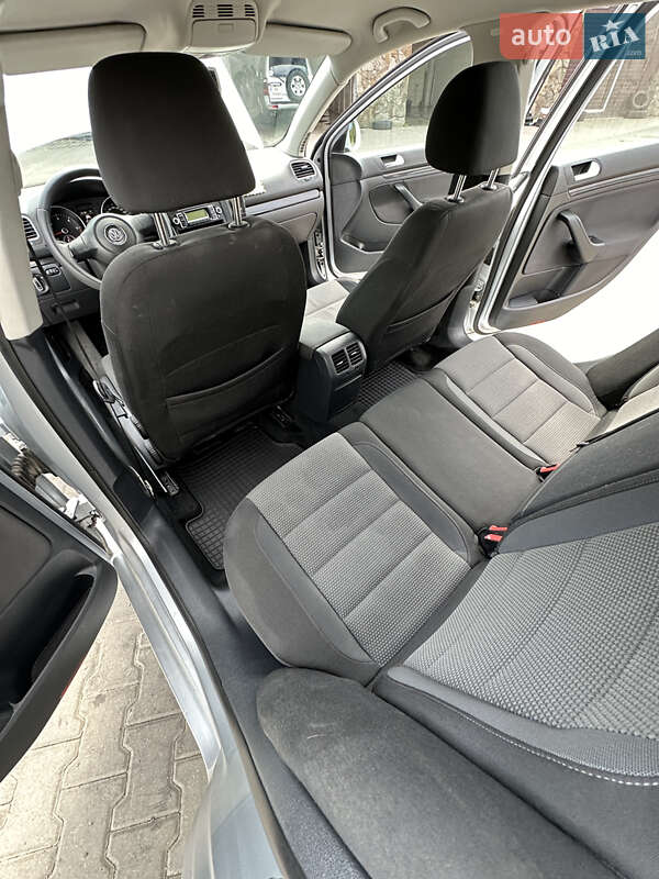 Универсал Volkswagen Golf 2010 в Луцке