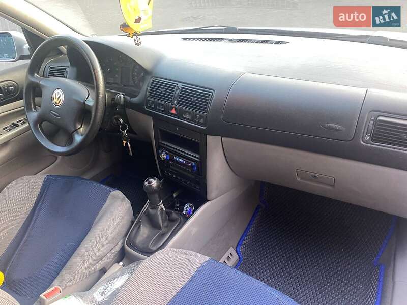 Хетчбек Volkswagen Golf 2000 в Запоріжжі