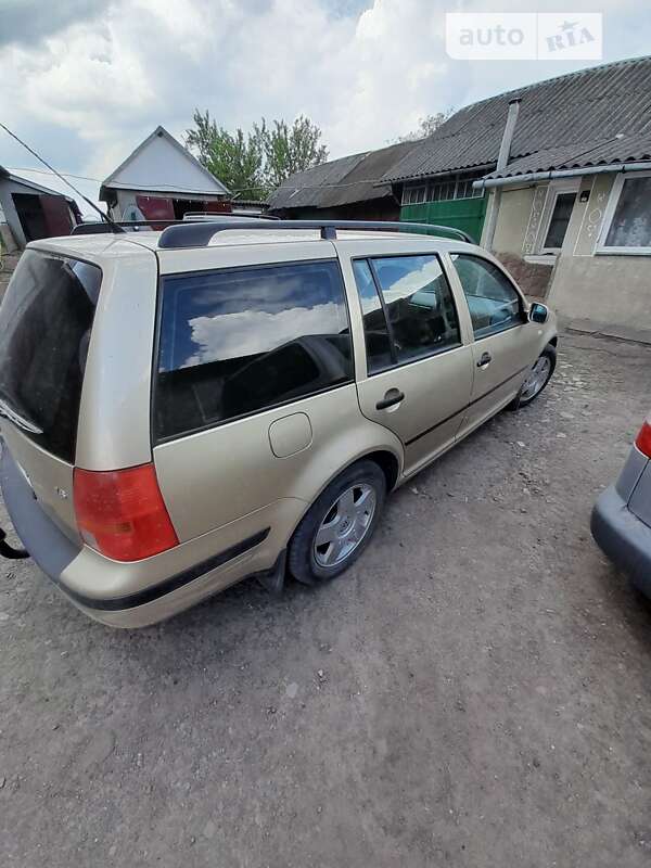 Універсал Volkswagen Golf 2000 в Золочеві