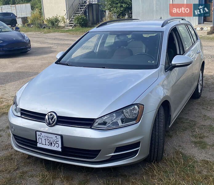 Универсал Volkswagen Golf 2017 в Фастове