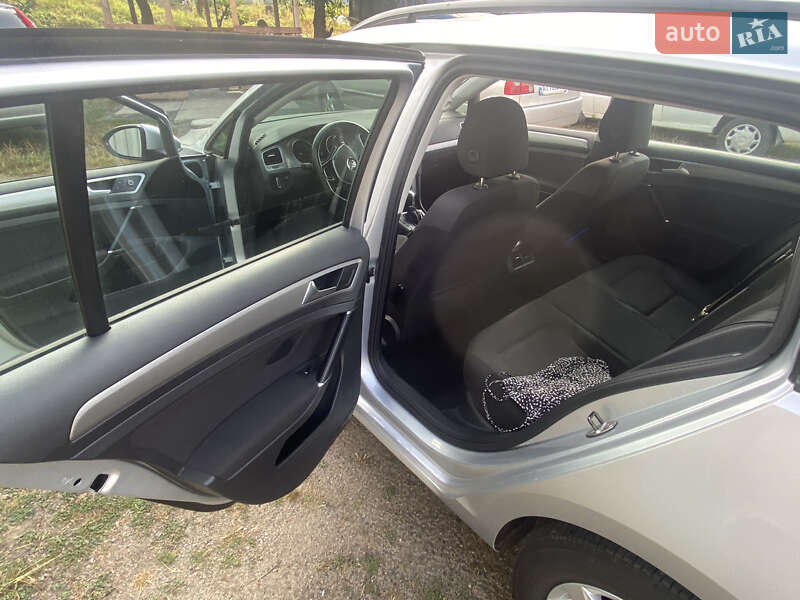 Универсал Volkswagen Golf 2017 в Фастове